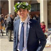 Salve a tutti.
Mi chiamo Francesco, ho conseguito la laurea triennale in Lettere Classiche e la magistrale in Scienze Storiche